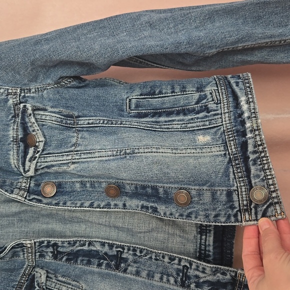 American Eagle Distressed Cropped Denim Jacket Size Small - Picture 2 of 6